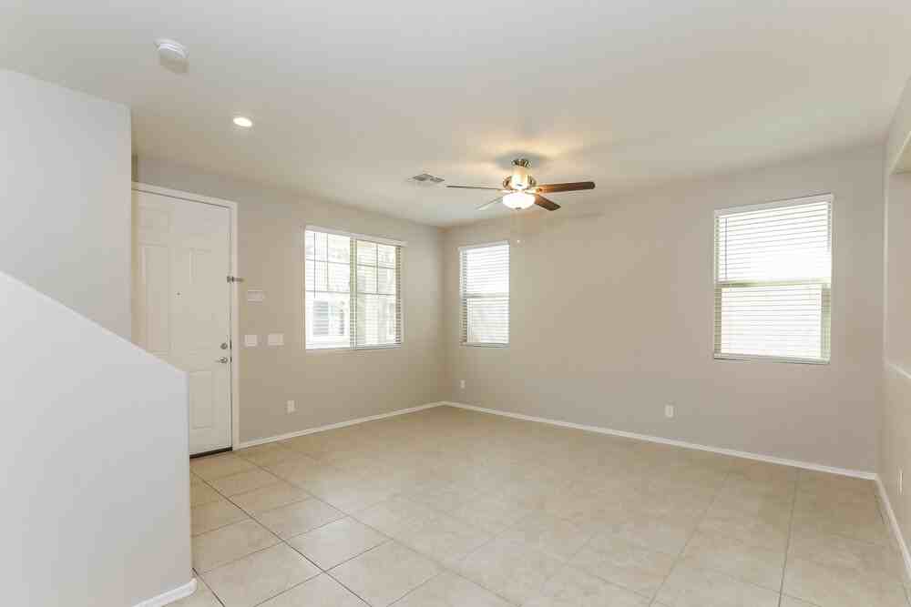 2670 N 73rd Dr - Photo 7 of 17