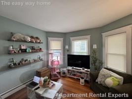 featured image of 1027 Broadway