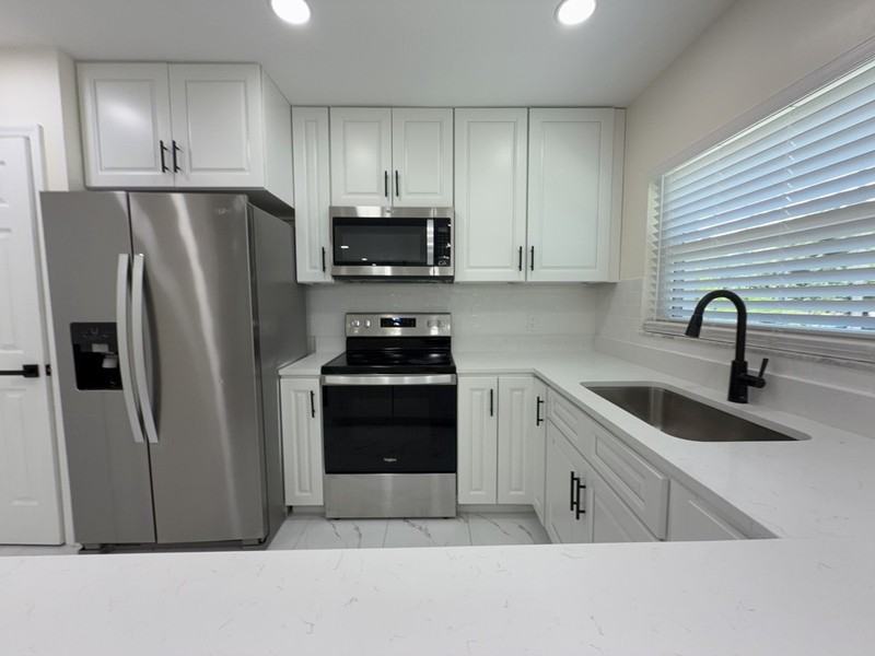 270 W Pineloch Ave #A - Photo 4 of 18