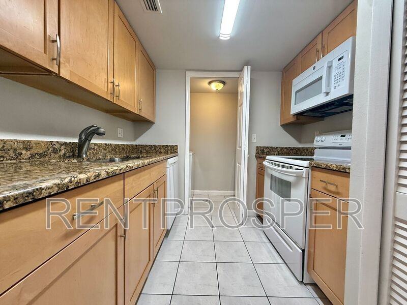 6104 Curry Ford Rd #108 - Photo 5 of 23