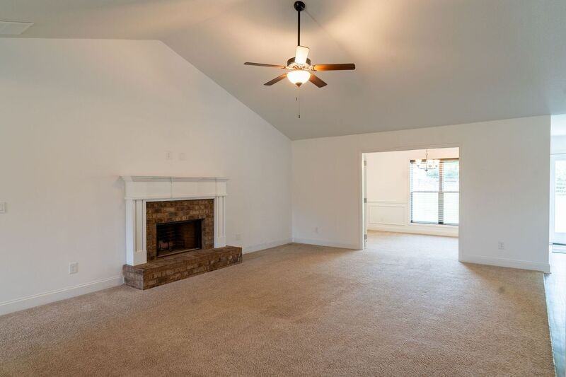 1394 Hardigree Rd - Photo 6 of 35