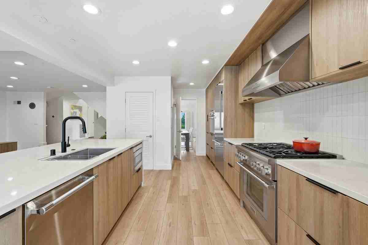 28751 King Arthur Ct - Photo 3 of 7