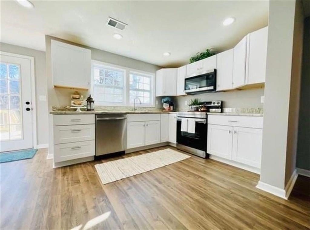 3315 Plantation Rd - Photo 2 of 12