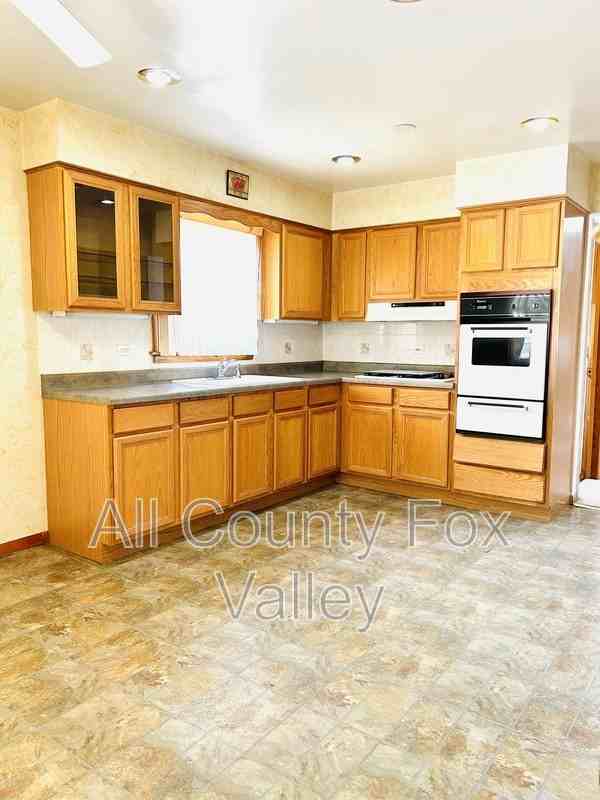 14518 S Hoxie Ave - Photo 6 of 15