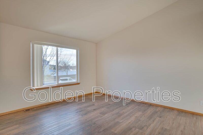 7488 N Courcelles Pkwy - Photo 7 of 18