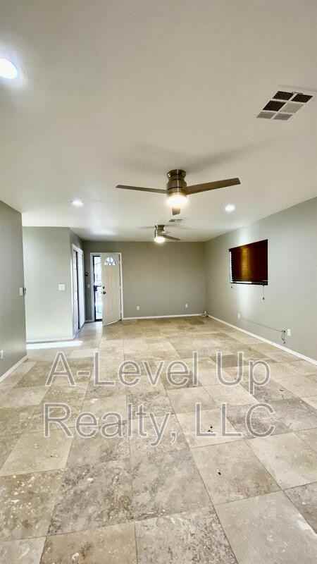 231 W 28th St - Photo 4 of 35