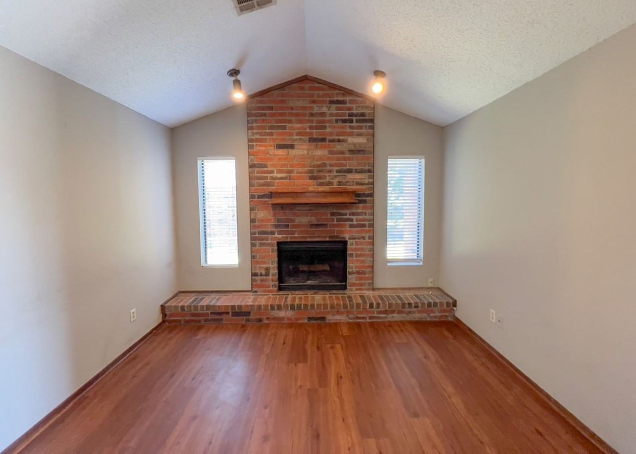 1303 N Fretz Ave - Photo 4 of 31