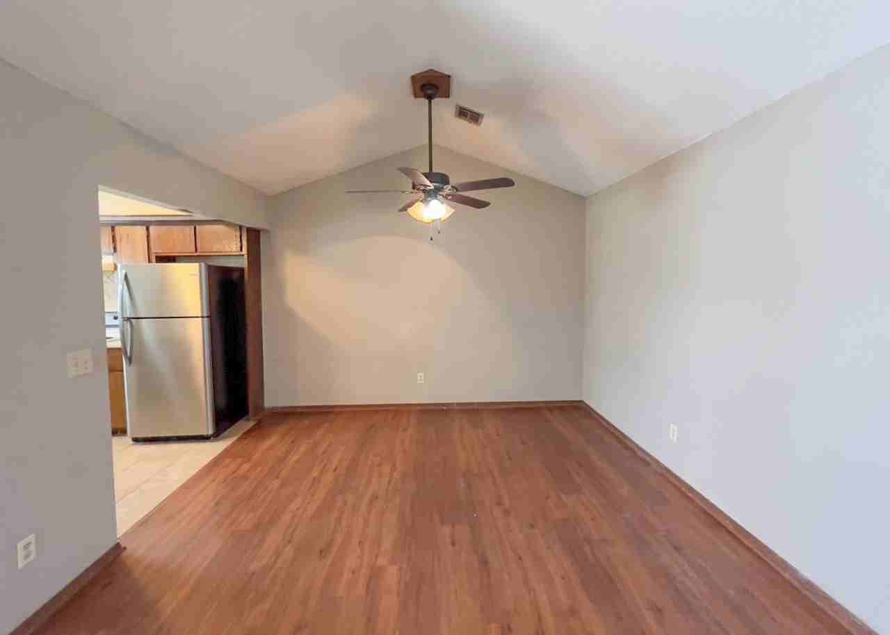 1303 N Fretz Ave - Photo 5 of 31