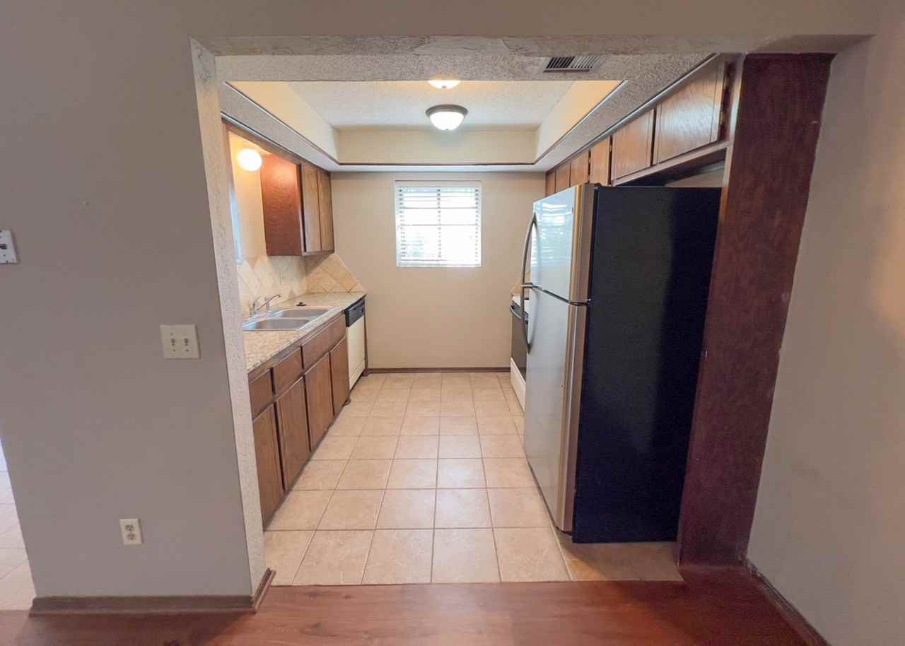 1303 N Fretz Ave - Photo 7 of 31