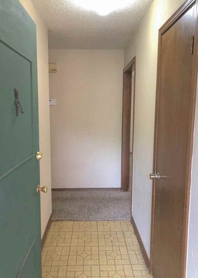 720 Robin Hill Rd - Photo 3 of 26