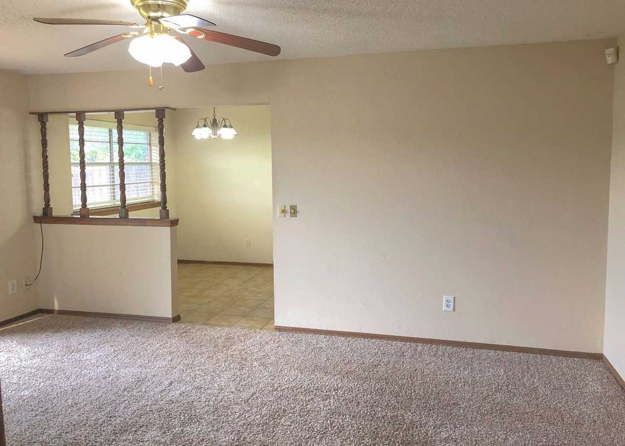 720 Robin Hill Rd - Photo 4 of 26