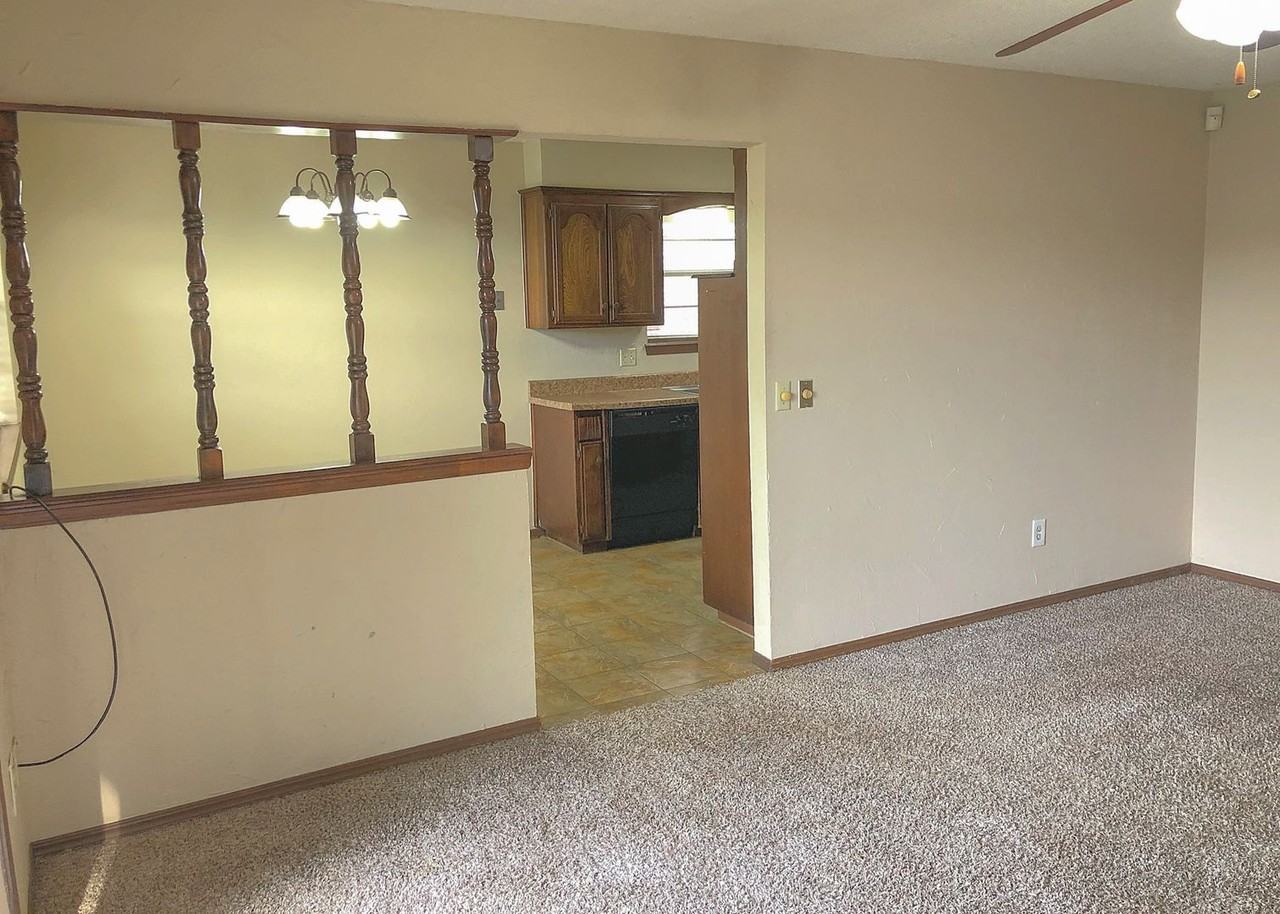 720 Robin Hill Rd - Photo 6 of 26