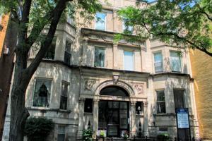 featured image of 652 W Roscoe St
