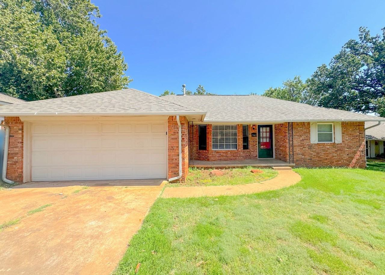 345 Travis Cir - Photo 2 of 23