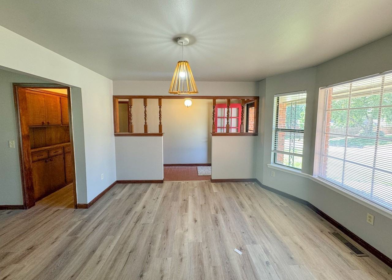 345 Travis Cir - Photo 4 of 23
