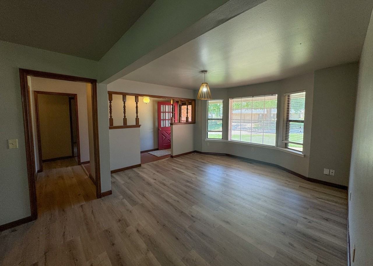345 Travis Cir - Photo 5 of 23