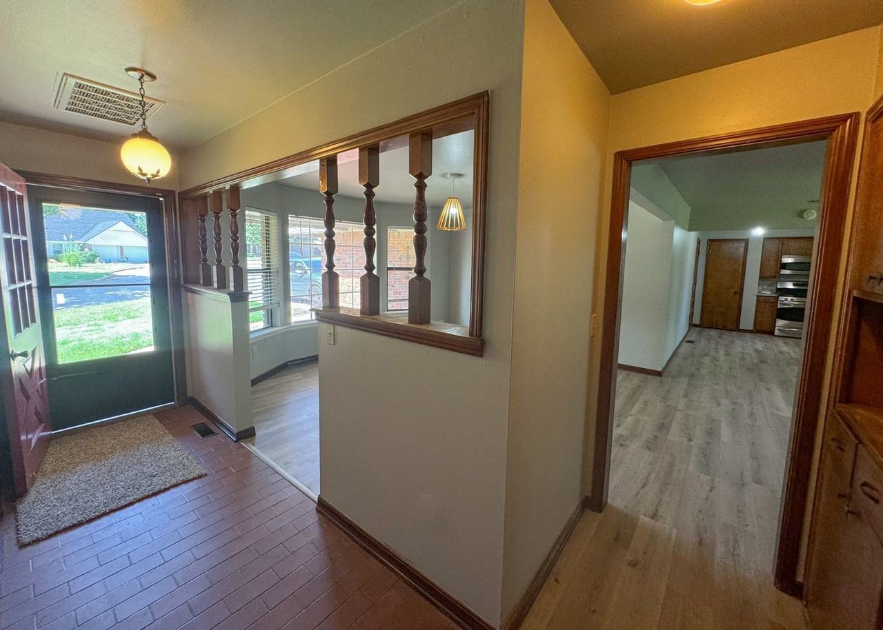 345 Travis Cir - Photo 6 of 23