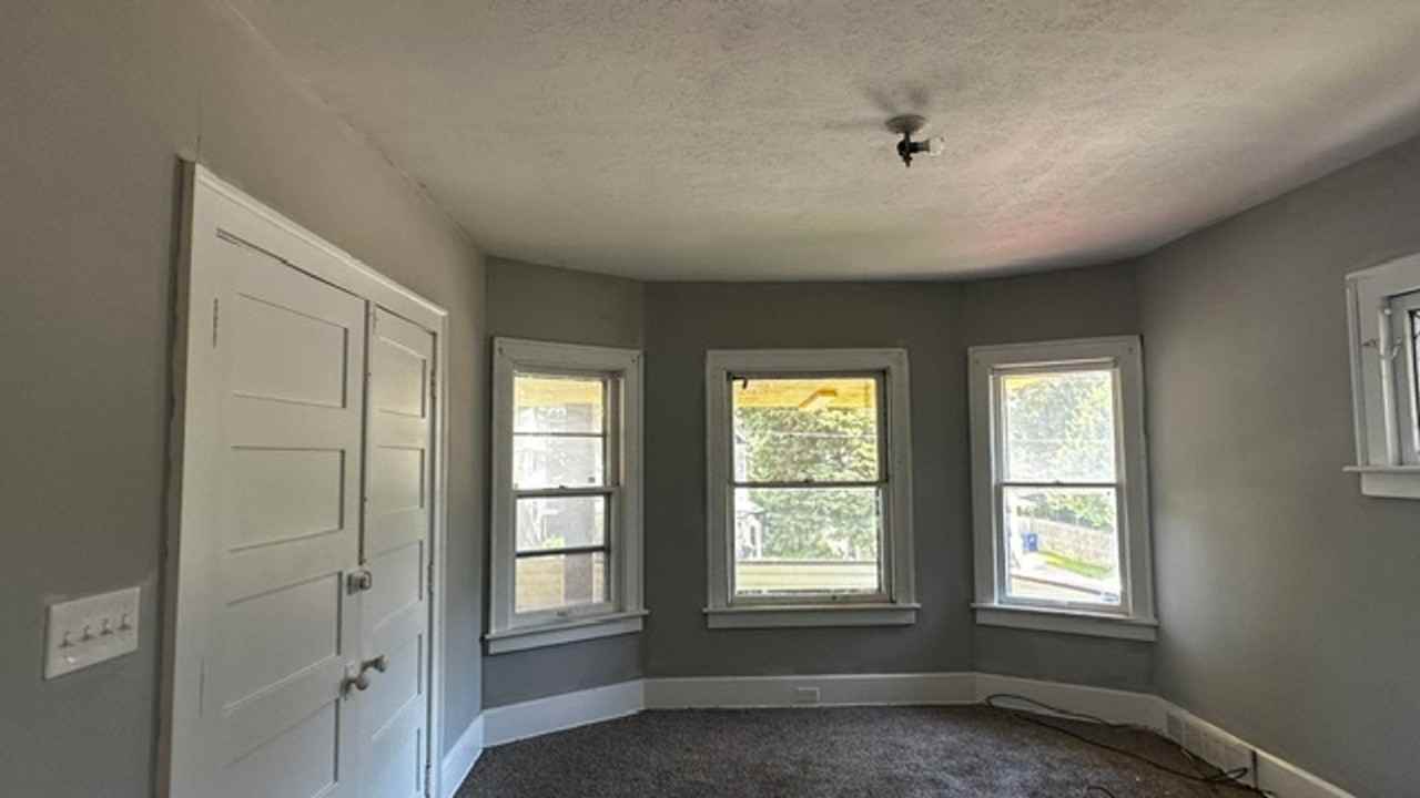 Nice Cozy upstairs unit - Photo 4 of 5