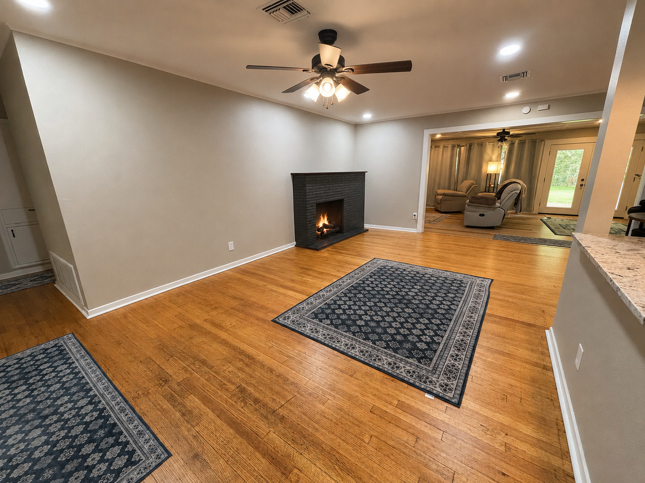 125 Charles Ave - Photo 3 of 18