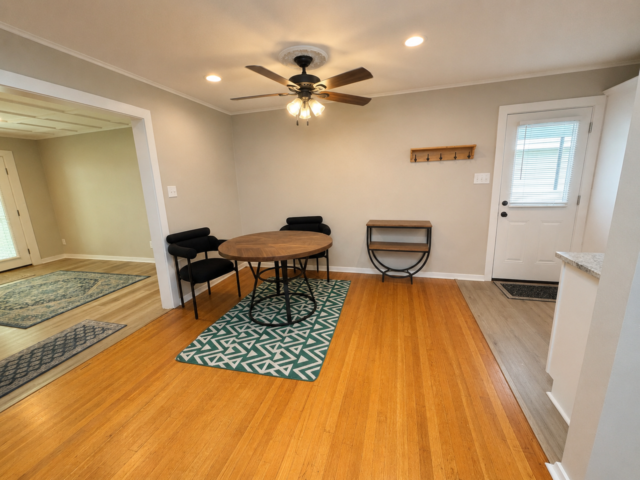 125 Charles Ave - Photo 4 of 18