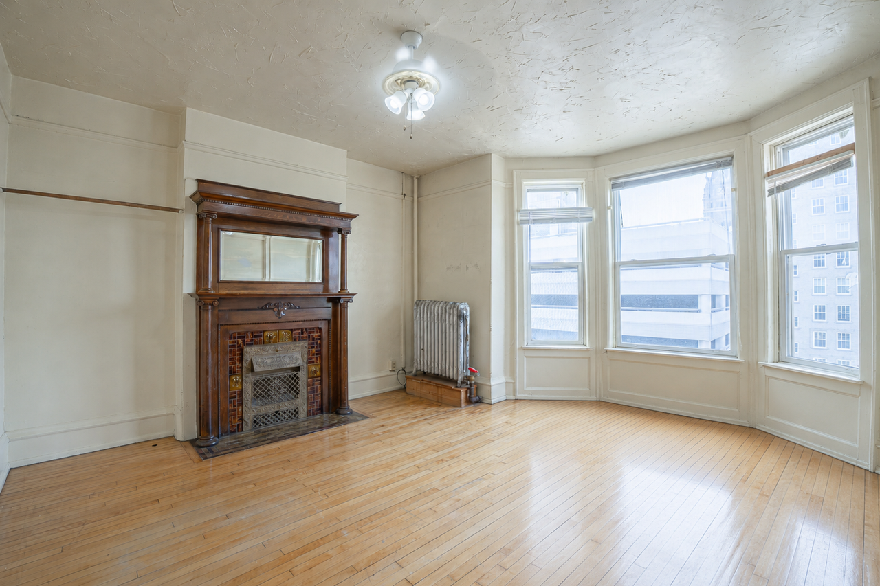 828 N Milwaukee St - Photo 2 of 28