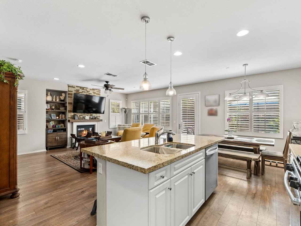 2073 White Alder Ln - Photo 7 of 18