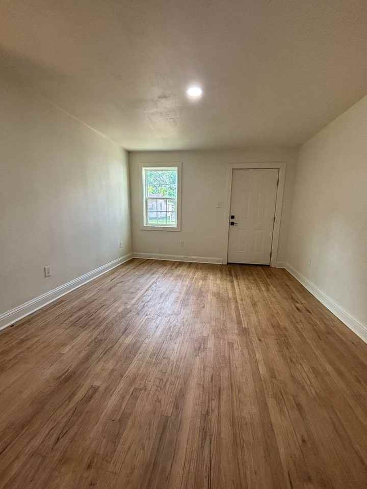 213 Kelly St - Photo 2 of 12