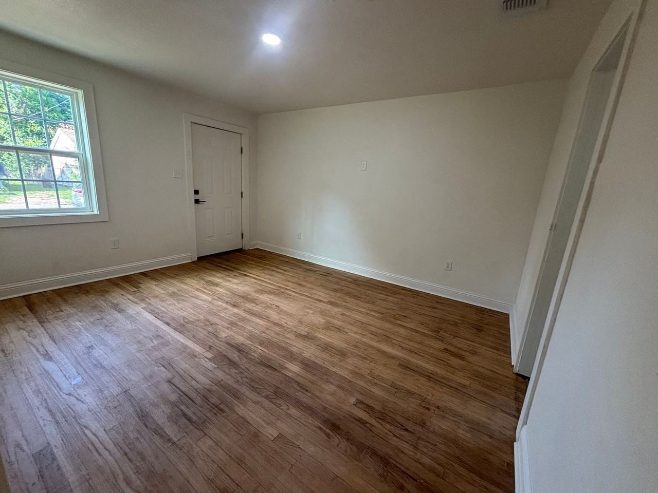 213 Kelly St - Photo 3 of 12