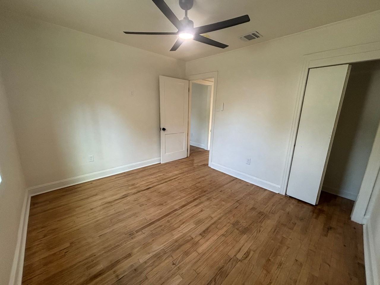 213 Kelly St - Photo 5 of 12
