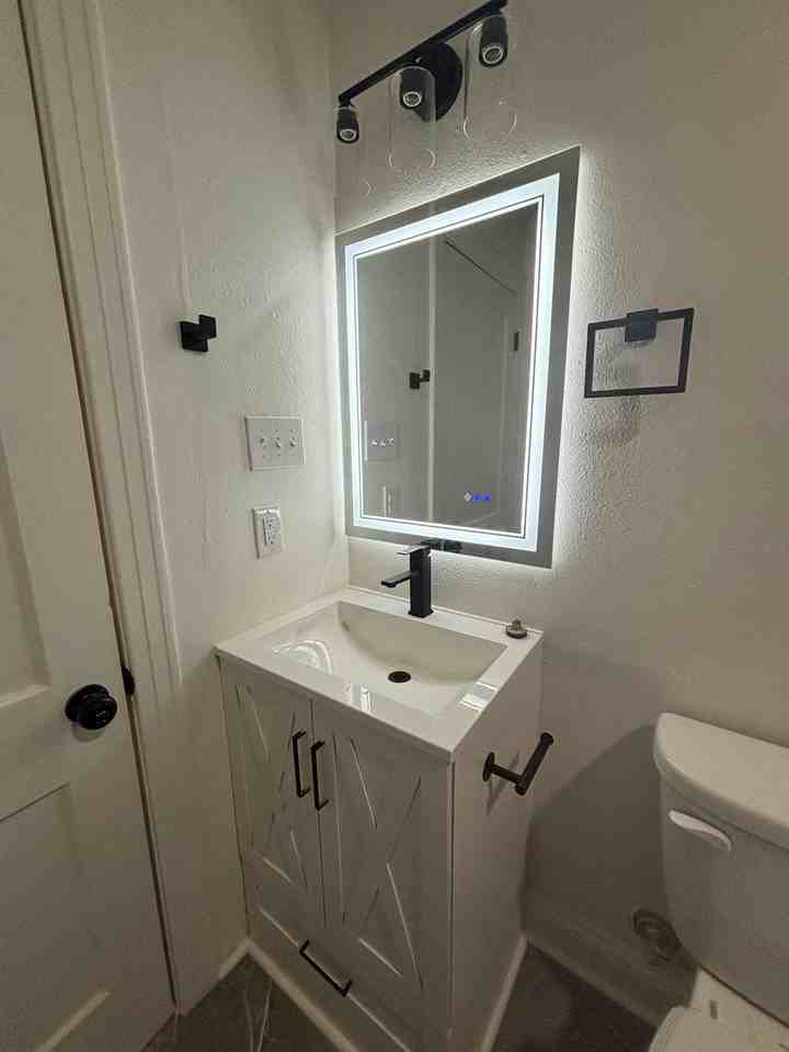 213 Kelly St - Photo 7 of 12