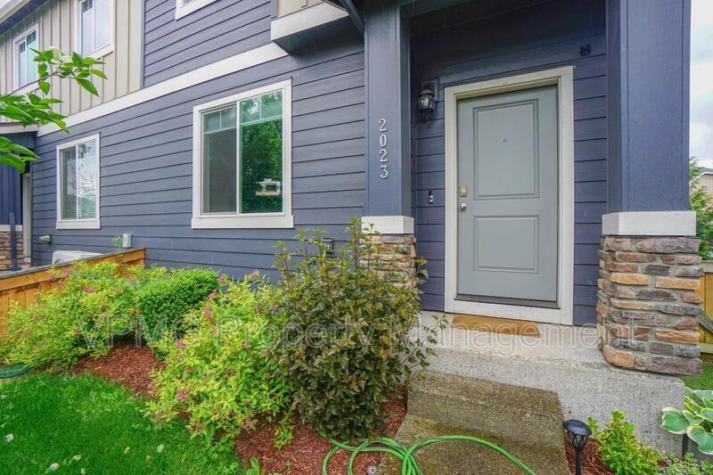 2023 Ne Four Seasons Ln - Photo 3 of 25