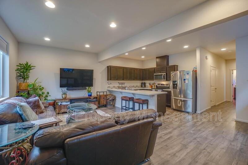 2023 Ne Four Seasons Ln - Photo 4 of 25