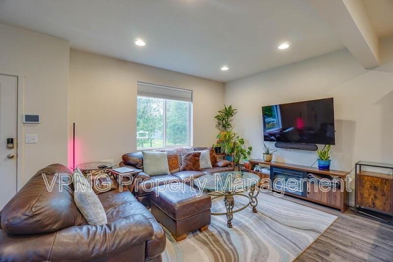2023 Ne Four Seasons Ln - Photo 5 of 25