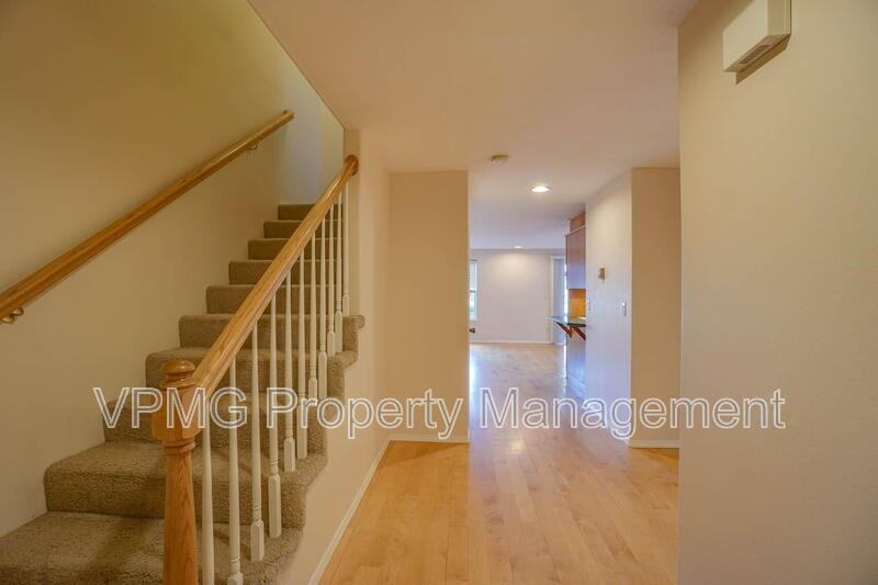7608 Ne 52nd St - Photo 3 of 29