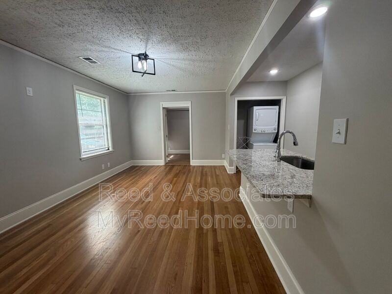 743 Shotwell St #1 - Photo 3 of 10