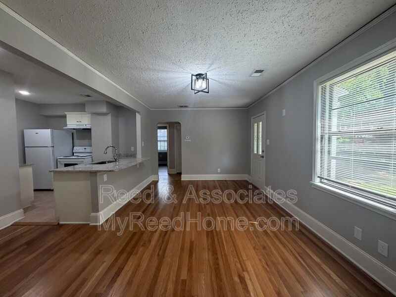 743 Shotwell St #1 - Photo 4 of 10