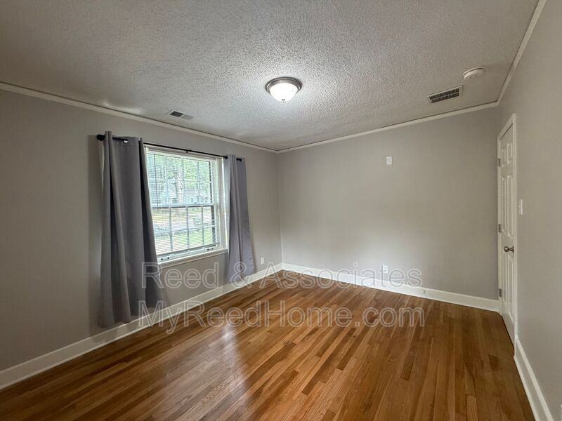 743 Shotwell St #1 - Photo 6 of 10