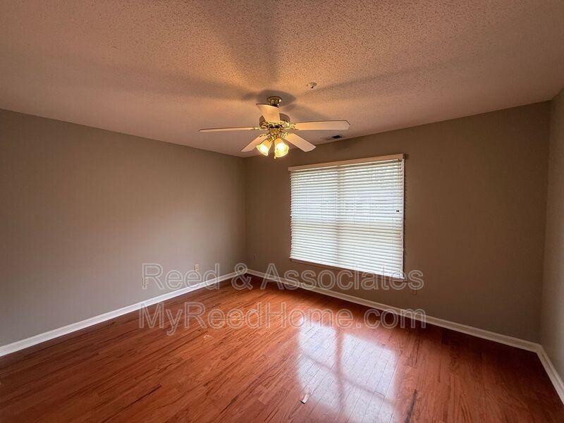 1173 Clear Creek Rd - Photo 6 of 11