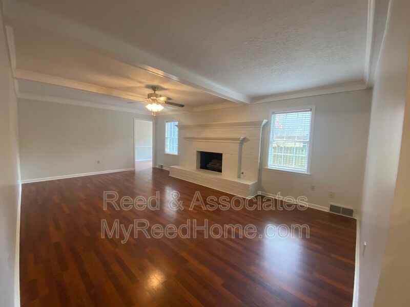 8403 Pine Valley Ln - Photo 5 of 14