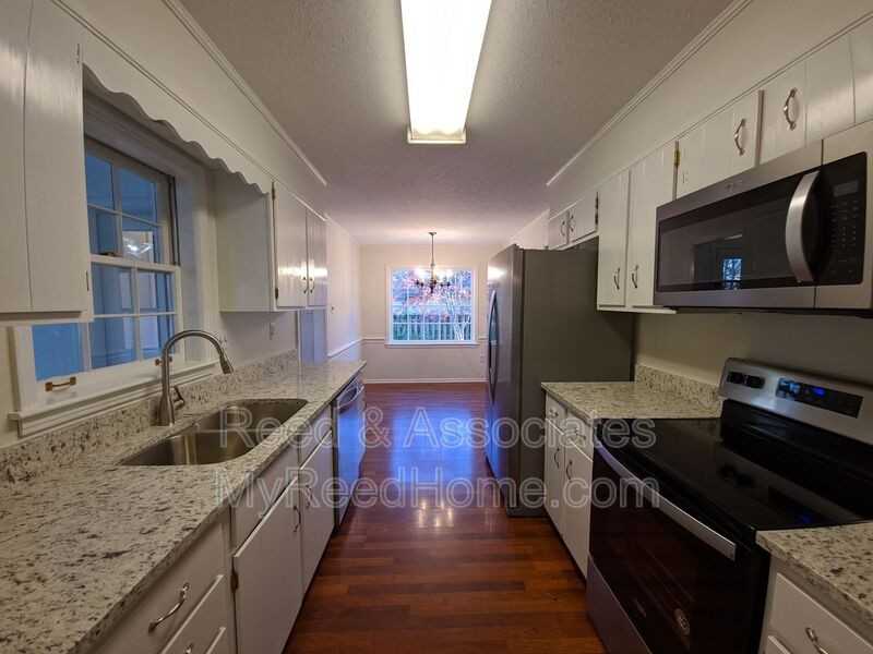 8403 Pine Valley Ln - Photo 7 of 14