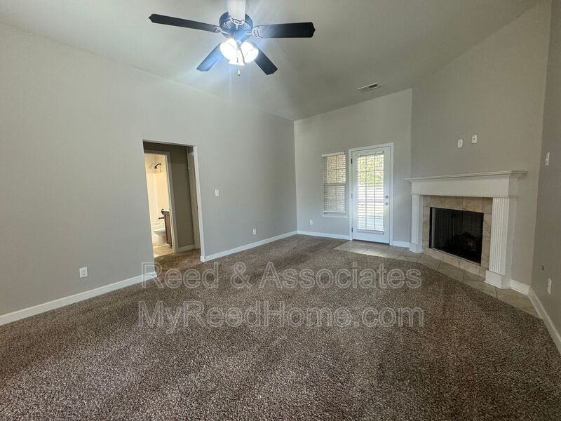 1369 Switzer Cv - Photo 4 of 13