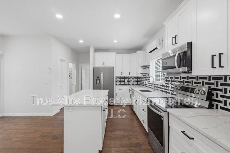 216 E Fest St - Photo 5 of 36