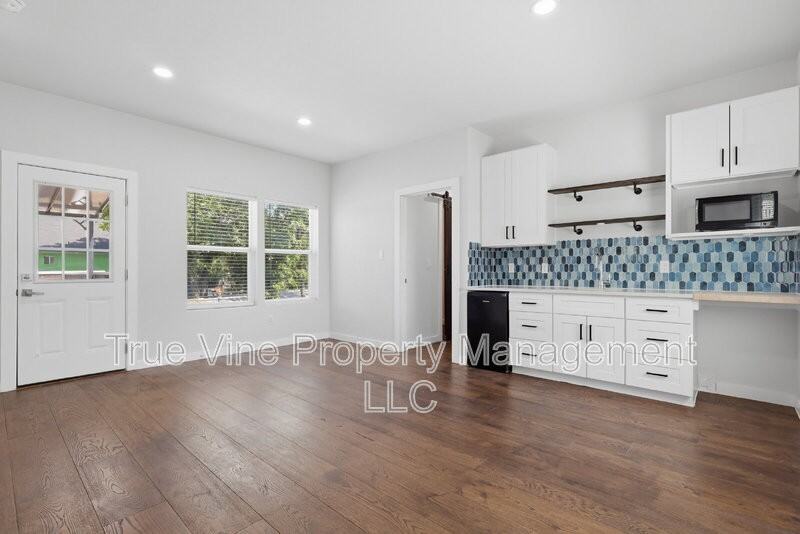 216 E Fest St - Photo 7 of 36