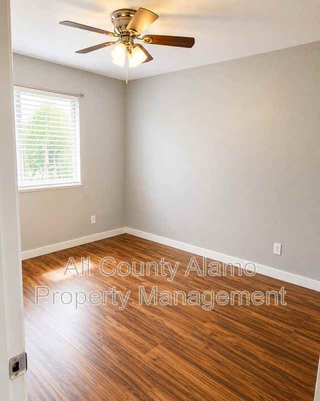 429 Zachry Dr - Photo 5 of 14