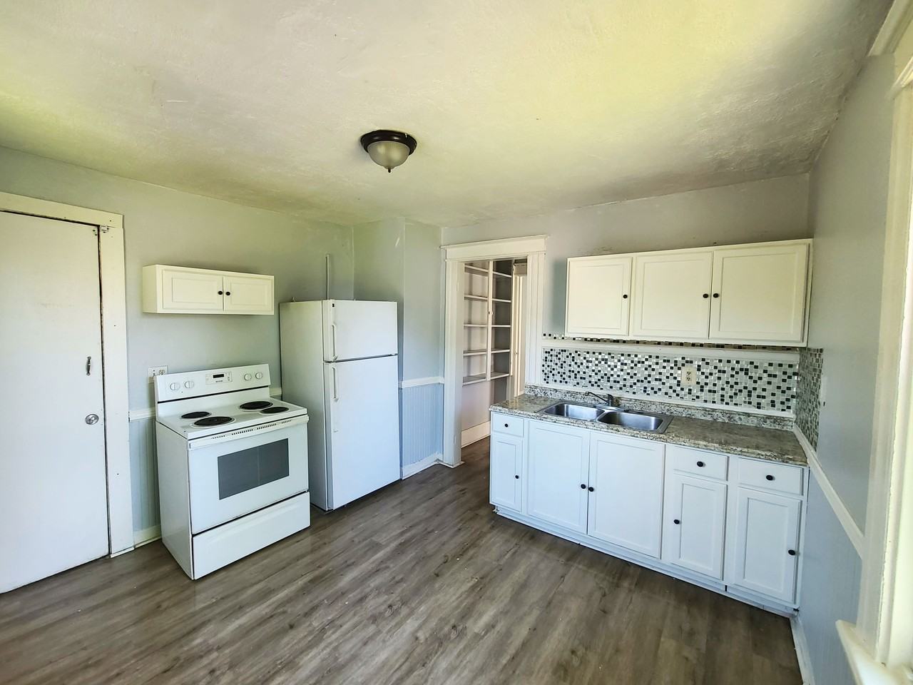 192 Bartlett St #192 - Photo 5 of 14