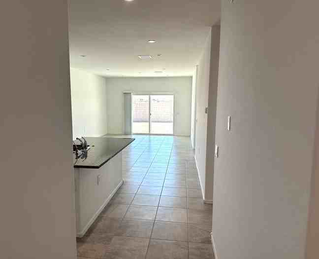 1567 E Fletcher Dr - Photo 3 of 27