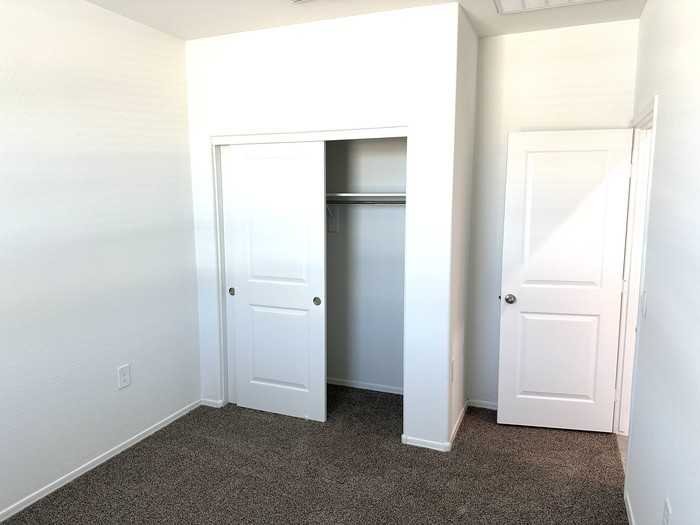 1567 E Fletcher Dr - Photo 5 of 27