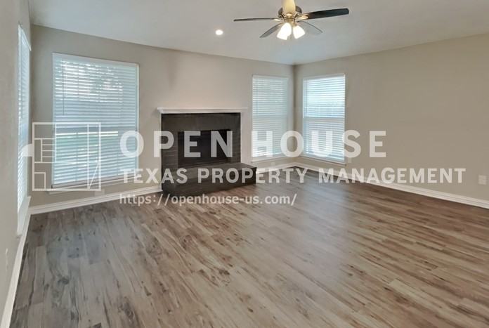 2222 Edinburgh St - Photo 5 of 23