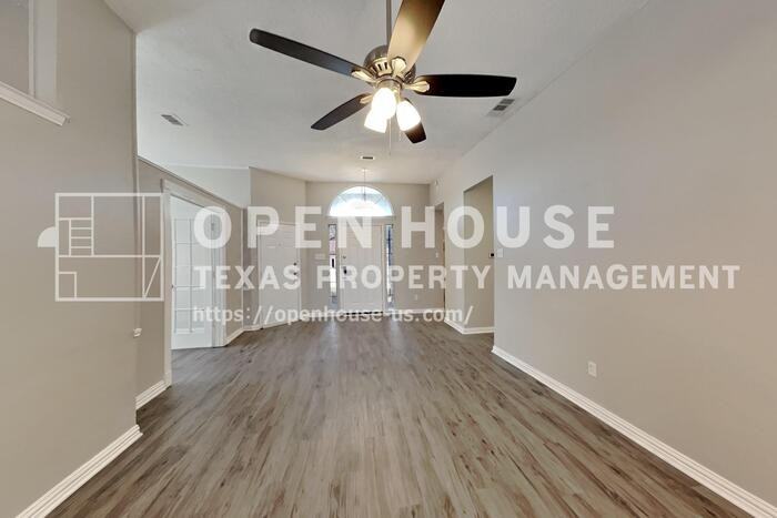 2222 Edinburgh St - Photo 6 of 23