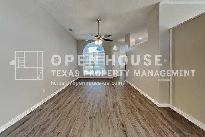 2222 Edinburgh St - Photo 7 of 23